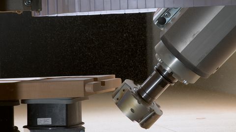 Powerful 5-axis cutter unit as “fifth” dimension for wood machining Powerful 5-axis cutter unit: Gimbal-mounted machining head with up to 17 kW